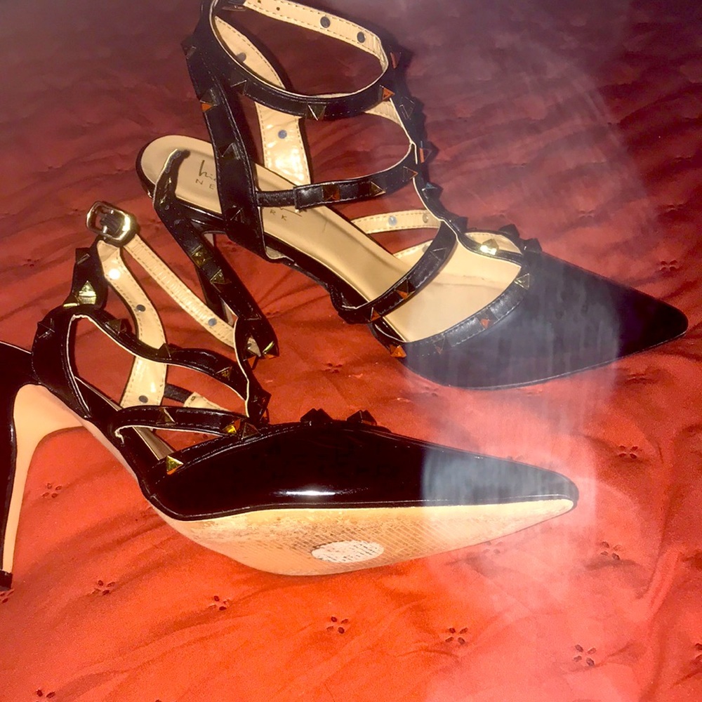 Beautiful Nicole Miller heels that was only worn once.